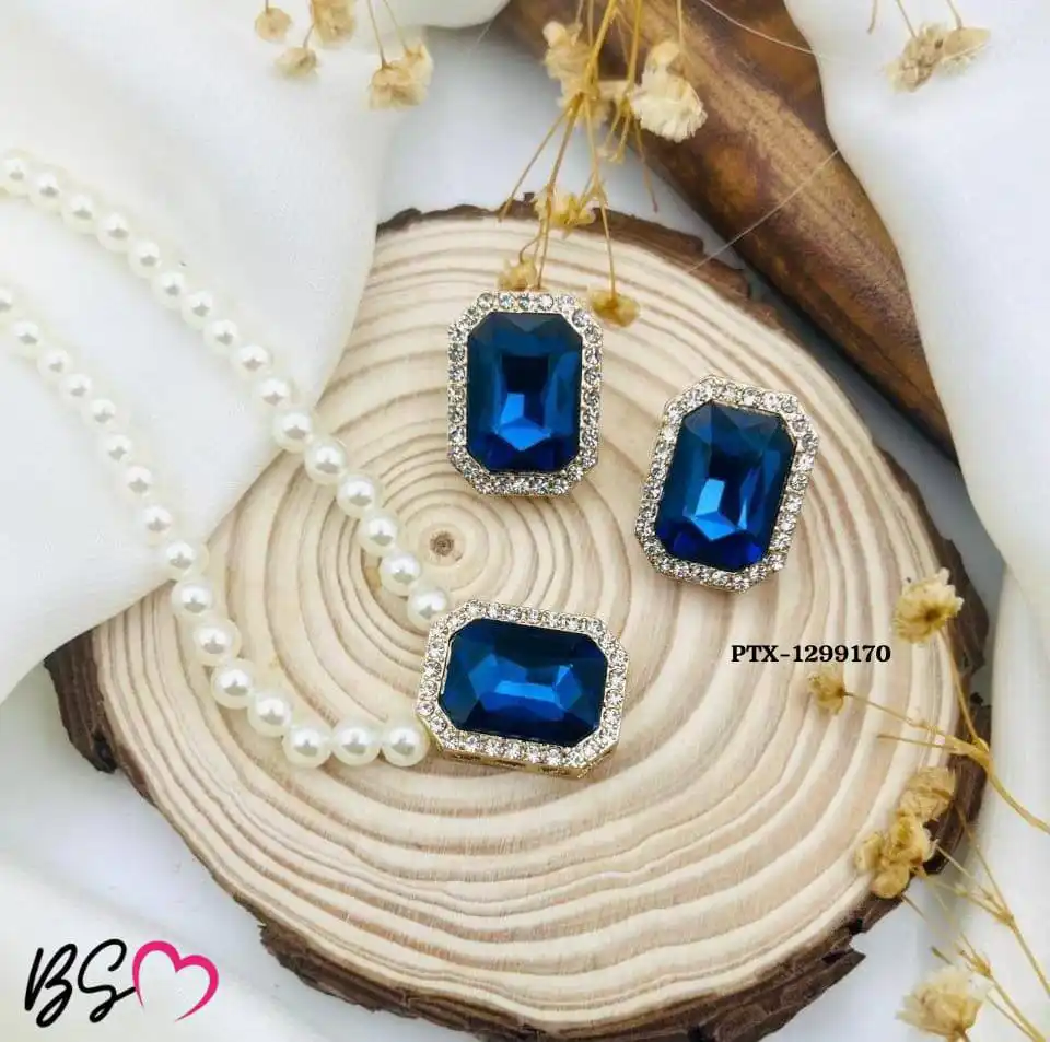 592374160_815631467977908_6924246564385295054_n Elegant Jewelry Set - Image 1