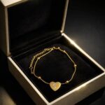 Elegant gold bracelet with heart - Image 3