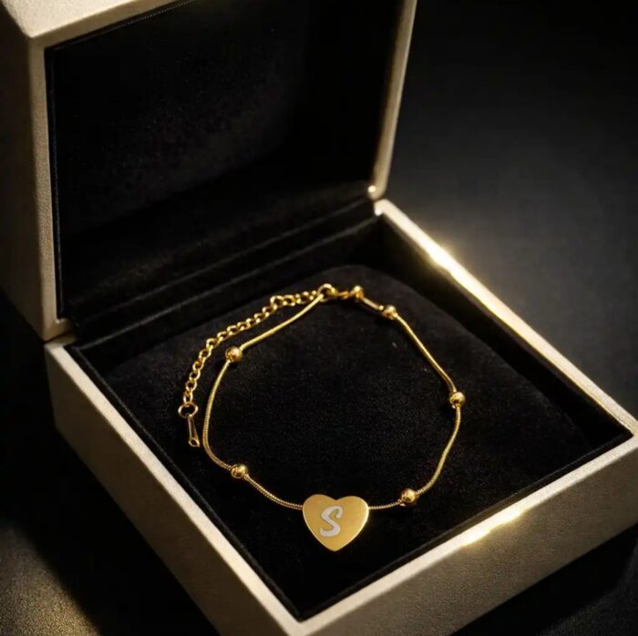 Elegant gold bracelet with heart - Image 3
