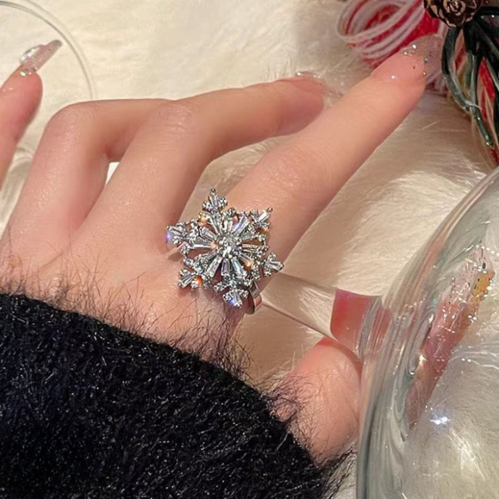 Sparkling Flower Rotating Ring - Image 1